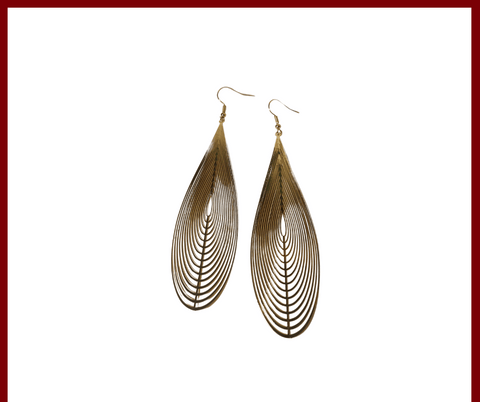 Boucles d'oreilles pendantes dorées, boucles d'oreilles goutte d'eau, boucles d'oreilles aéré, bijoux élégants, boucles d'oreilles pour femmes_inoxydable_boucles d'oreilles acier inoxydable_boucles d'oreilles acier chirurgical_boucles d'oreilles en acier inoxydable_boucle d'oreilles en acier chirurgical_une paire de boucles d'oreilles_boucles d'oreilles_boucles d'oreilles femme_boucles d'oreilles pendantes_boucles d'oreilles originales_boucles d'oreilles pendantes originales_bijou femme